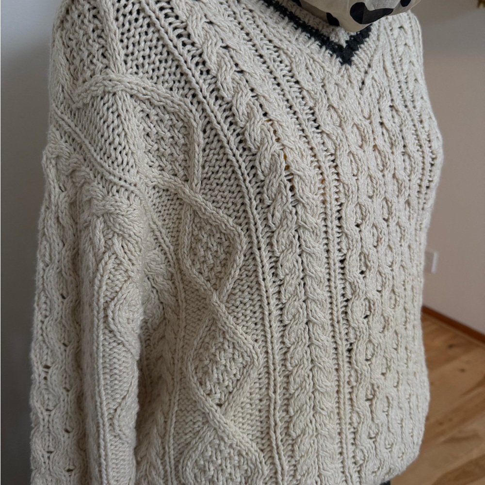 Abercrombie & Fitch Cable Knit V-Neck Sweater - Cream - Picture 4 of 12